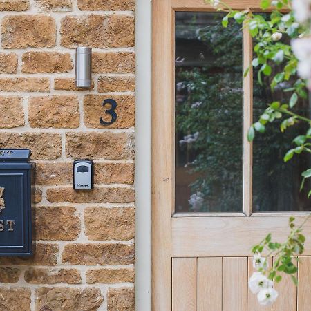 Climbing Rose Cottage - Dog Friendly - Peaceful Cotswold Cottage Adlestrop エクステリア 写真
