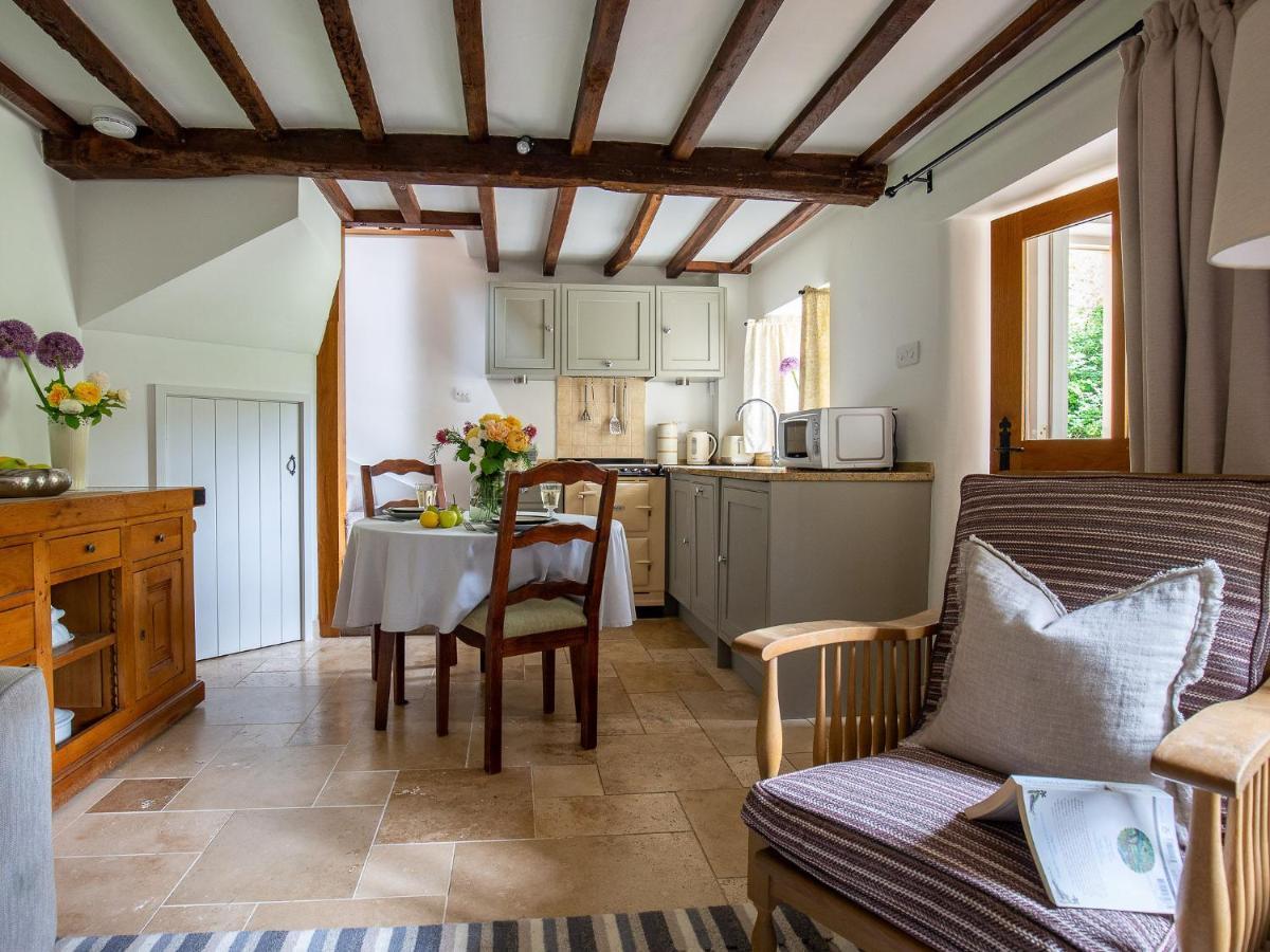 Climbing Rose Cottage - Dog Friendly - Peaceful Cotswold Cottage Adlestrop エクステリア 写真