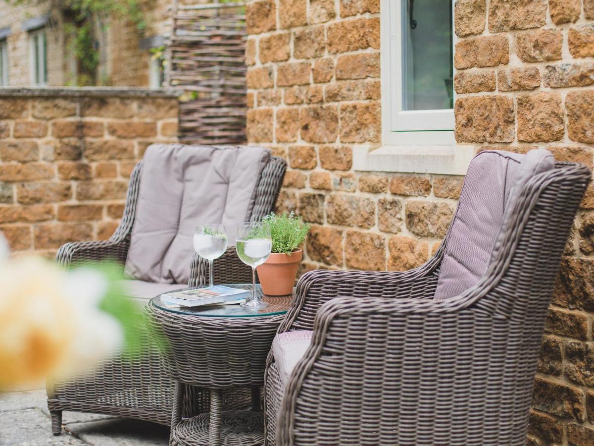 Climbing Rose Cottage - Dog Friendly - Peaceful Cotswold Cottage Adlestrop エクステリア 写真