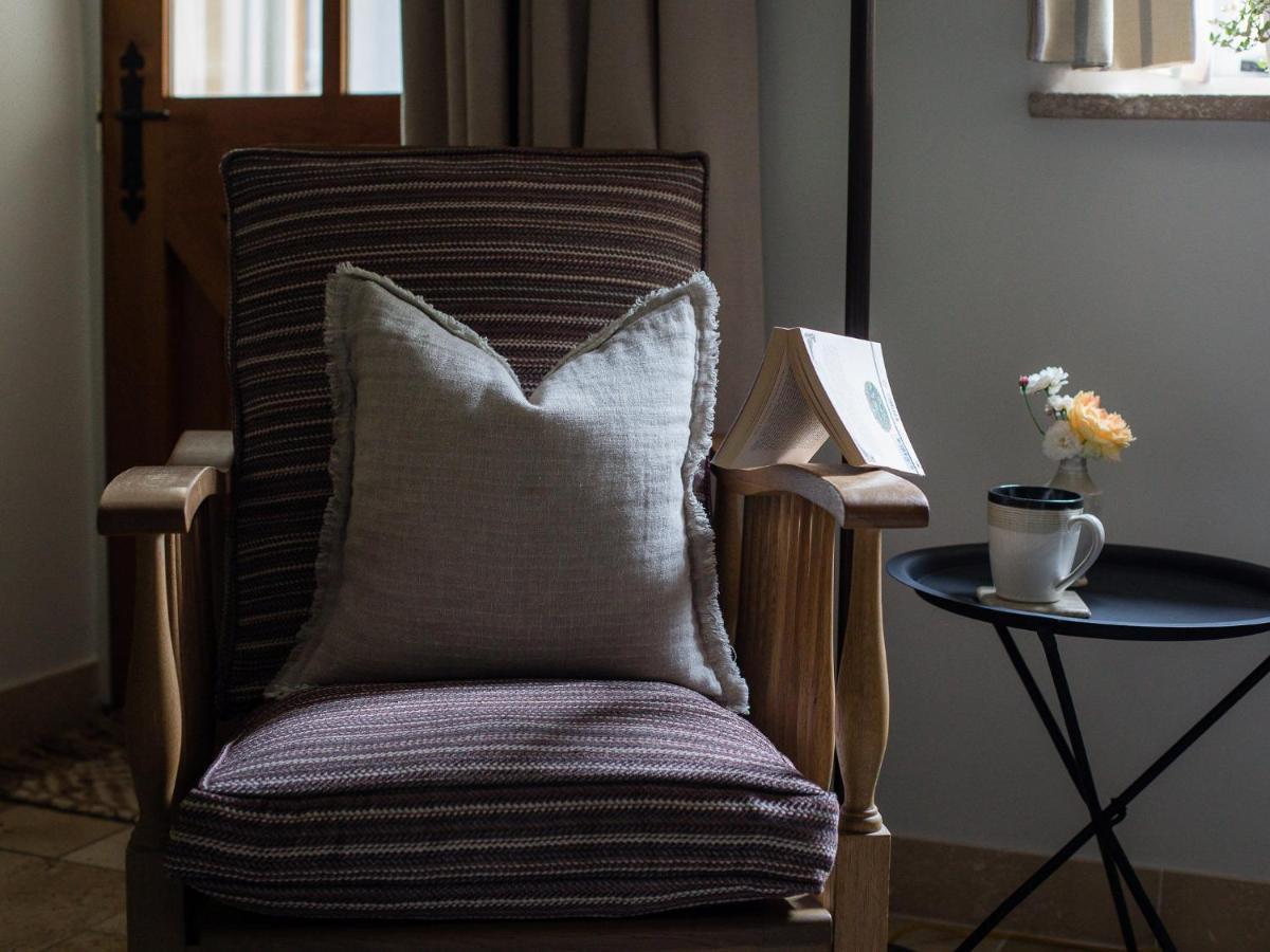 Climbing Rose Cottage - Dog Friendly - Peaceful Cotswold Cottage Adlestrop エクステリア 写真