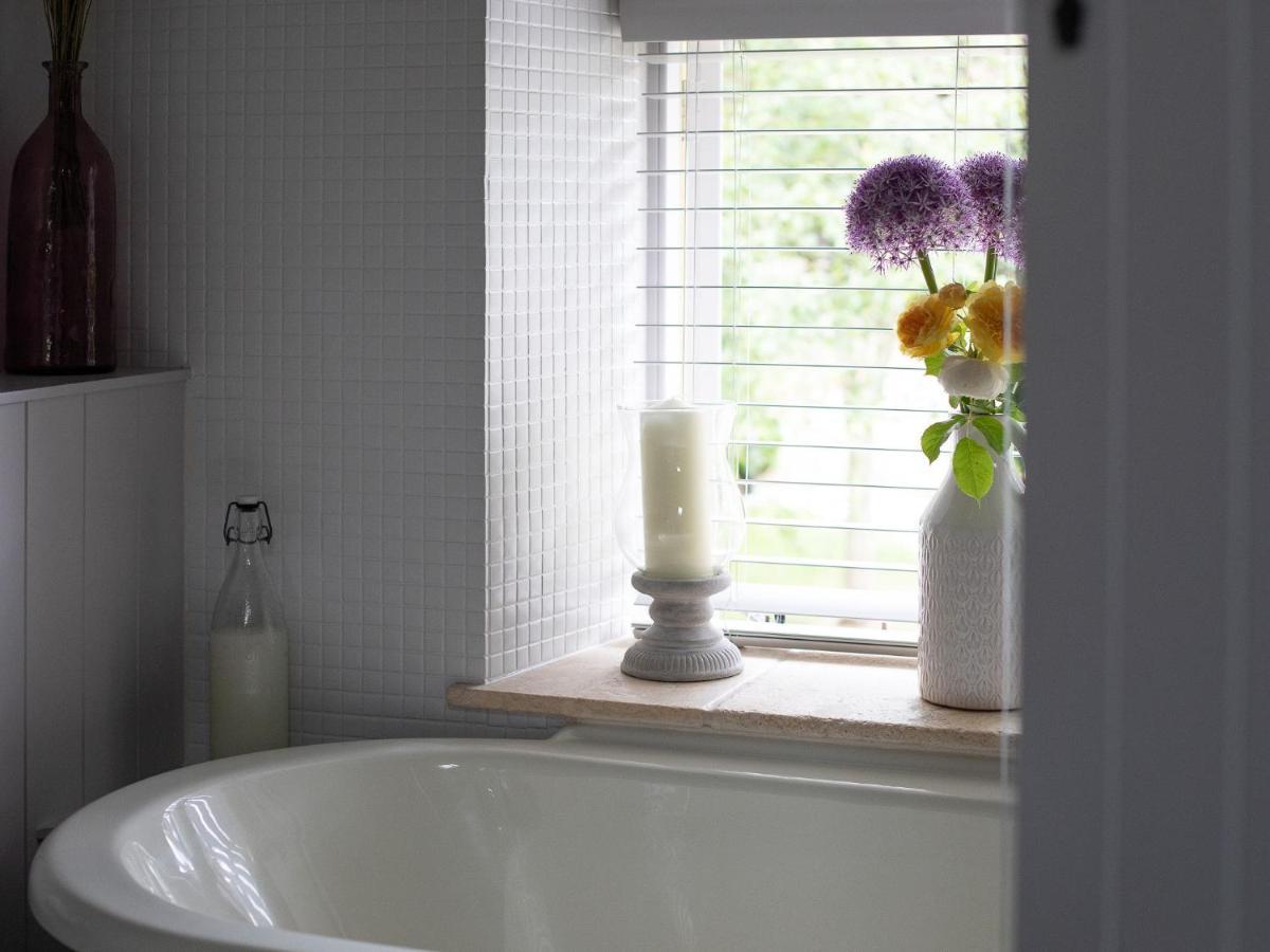 Climbing Rose Cottage - Dog Friendly - Peaceful Cotswold Cottage Adlestrop エクステリア 写真
